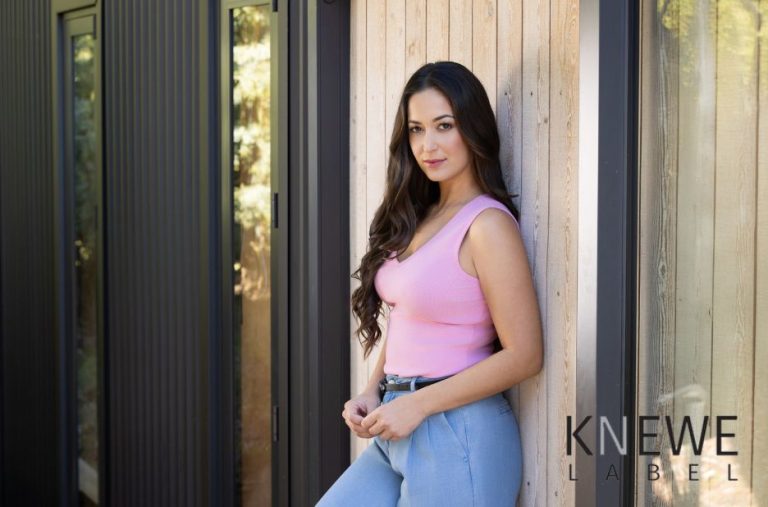 Discover Flattering Wide-Leg Denim for NZ Styling