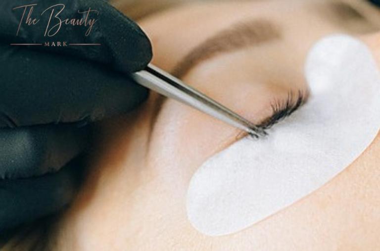 Effortless Beauty: Timeless Makeup Essentials for Any Routine Effortless Beauty: Timeless Makeup Essentials for Any Routine