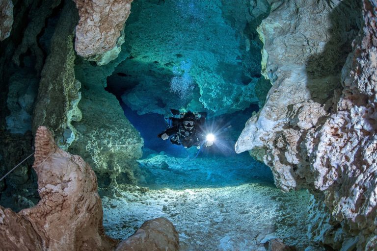 Exploring Submerged Caves: Safe Techniques for Beginners and Enthusiasts