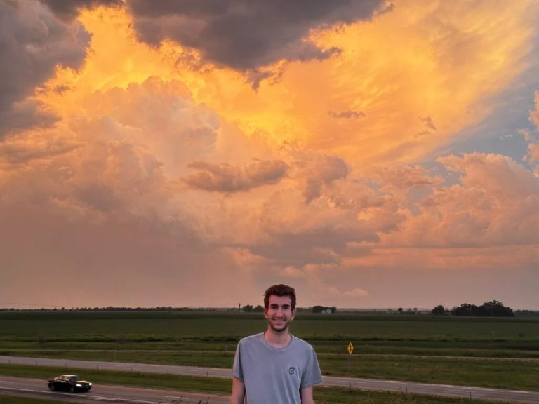 Storm Watching Adventures: Expert-guided Tours for Thrill Seekers