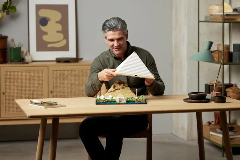 Crafting with Lego: A Creative Guide to Brick Portraits and Scenes