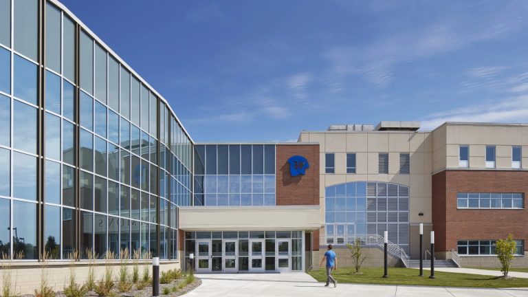 Smart choices for acquiring an education business in Noida