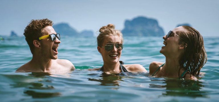 Smart tips to snag great travel deals online