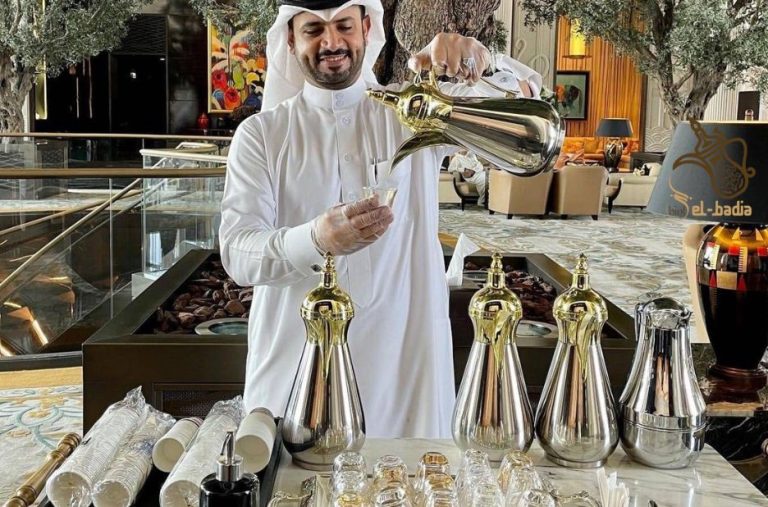 قهوة عربية أصيلة في أبوظبي: تجربة ضيافة لا تُنسى قهوة عربية أصيلة في أبوظبي: تجربة ضيافة لا تُنسى