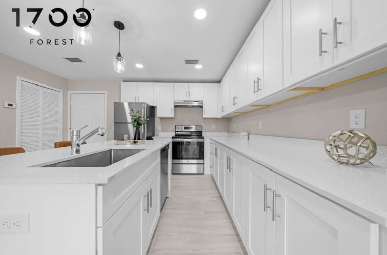 Spacious Large Apartments Palm Bay with Modern Finishes and Open Layouts Spacious Large Apartments Palm Bay with Modern Finishes and Open Layouts