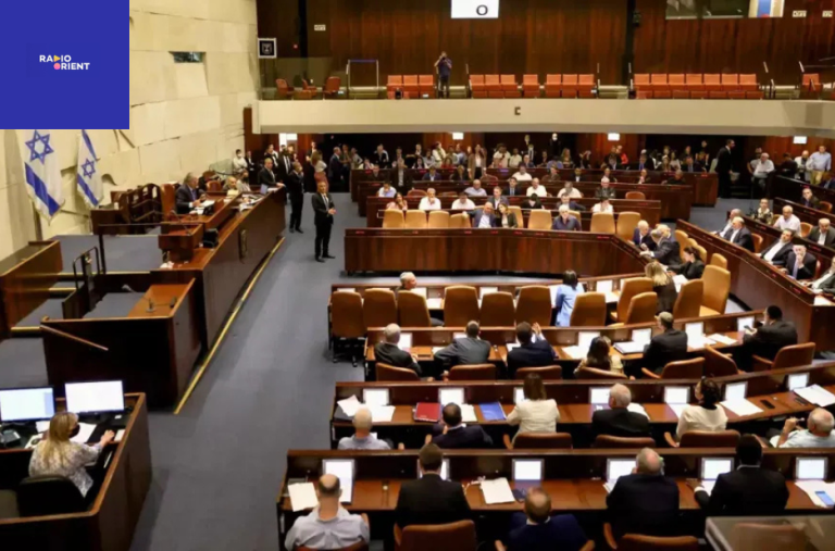 استمع إلى تغطية راديو أورينت الرياضية لأحدث الأخبار والتحليلات المباشرة