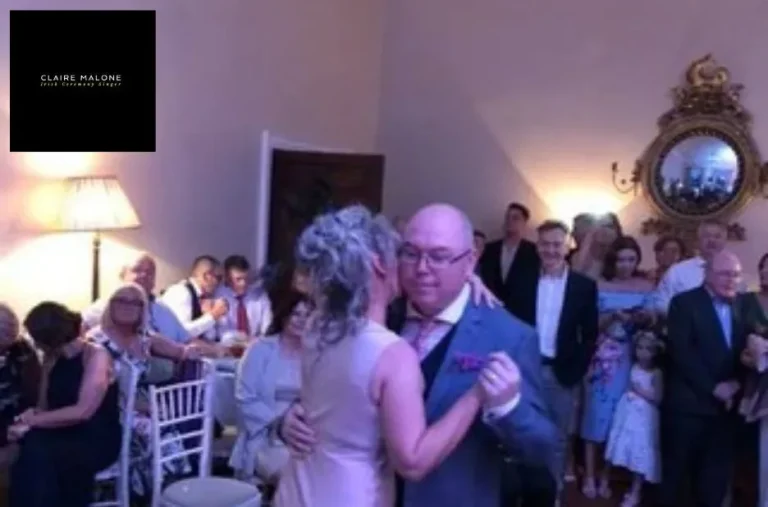 Top Wedding Drinks Reception Singer for Unforgettable Live Music Entertainment